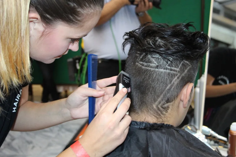 Vítězný sestřih Marie Reitermannové v kategorii Hair Tattoo