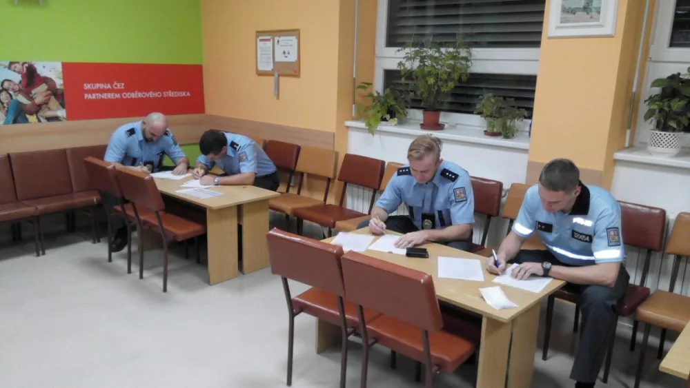 Třebíčští policisté dnes darovali krev a plazmu. Zapojilo se jich celkem dvaačtyřicet