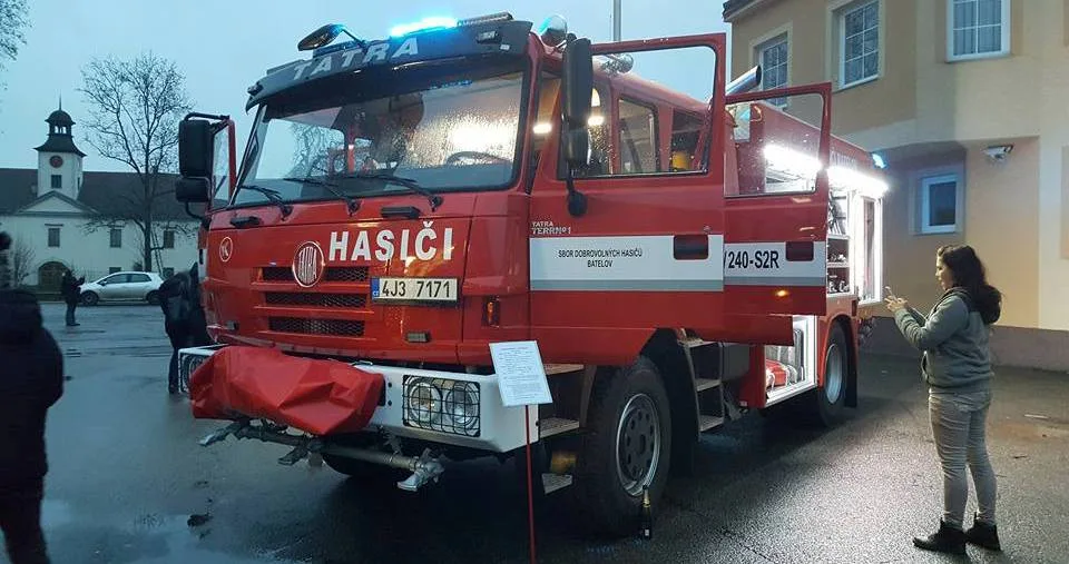 Batelovští hasiči mají nové zásahové auto. Pokřtili ho s hejtmanem Vysočiny Běhounkem