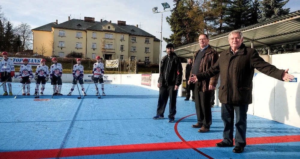 Hokejbalový klub SK Jihlava pokřtil nové hřiště. Má speciální protiskluzový povrch
