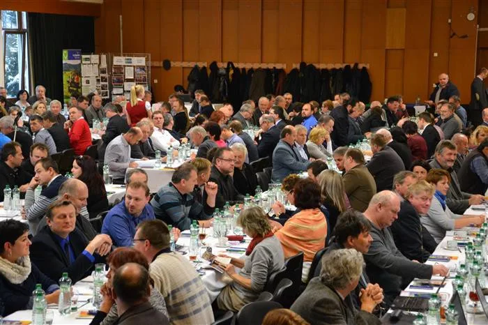 Tři stovky starostů z Vysočiny se sjely do Třeště. Řeč byla o dopravě i ptačí chřipce