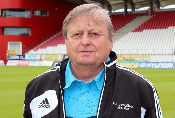 Jindřich Březina z Vysočiny Jihlava převzal cenu Groundsman roku 2016 pro nejlepšího trávníkáře v ČR