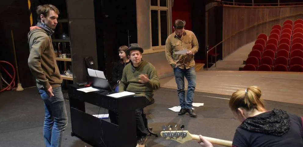 Horácké divadlo chystá českou hru Kabaret z lágru. Na premiéru přijede autor Roy Kift