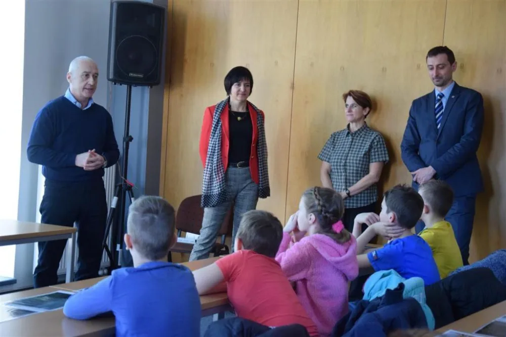 Lesní pedagogika v praxi. Žáci z jihlavské ZŠ Seifertova poznávali, jak to chodí v lese
