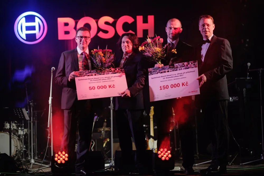 Reprezentační ples firmy Bosch Diesel přinesl kromě dobré zábavy i rekordní výtěžek jihlavské nemocnici