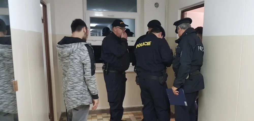 Kontrola cizinců na ubytovnách: Pět Rumunů bez dokladů, dvakrát porušení zákona