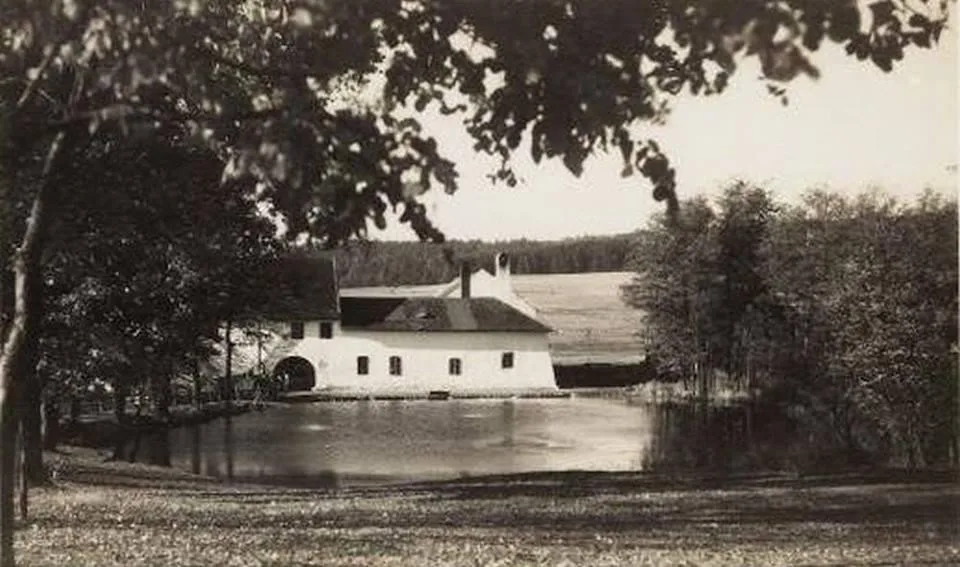Reindlerův dvůr a kněžský rybník