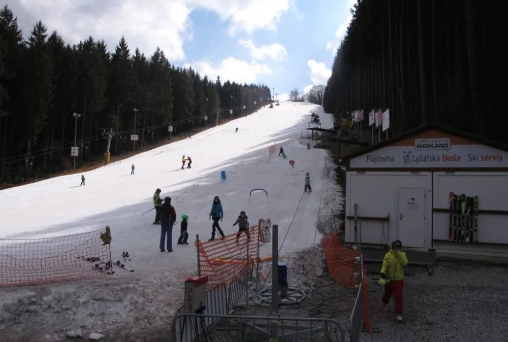 Na Šacberku lyžovaly o víkendu jen desítky lidí. Letošní sezona jinak byla velmi úspěšná