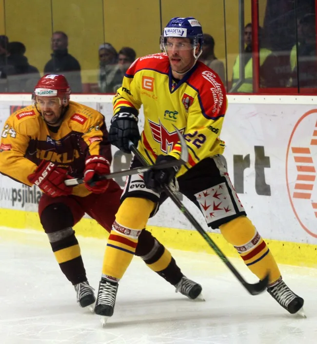 Dukla nadále doplňuje kádr pro extraligu. Přichází obránce Suchánek, prodloužil útočník Seman