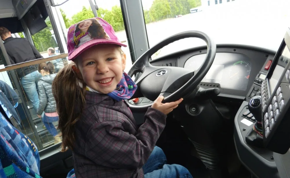 Firma Icom nabídla příležitost stát se na chvilku řidičem autobusu nebo trucku