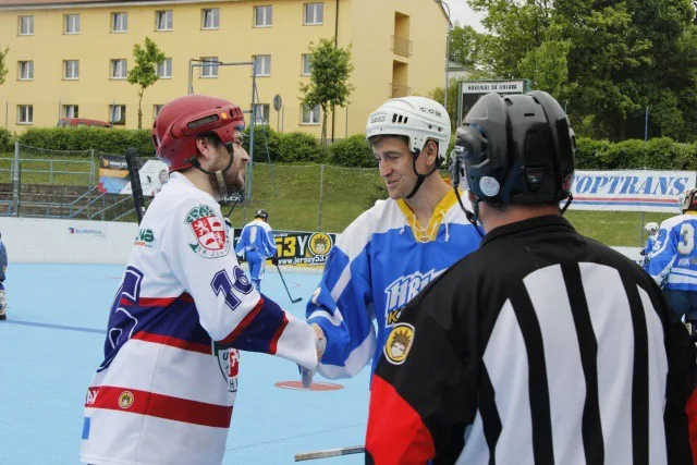SK Jihlava nevyužil v Hodoníně ani jeden mečbol. O titulu v Moravské hokejbalové lize rozhodne až pátý zápas