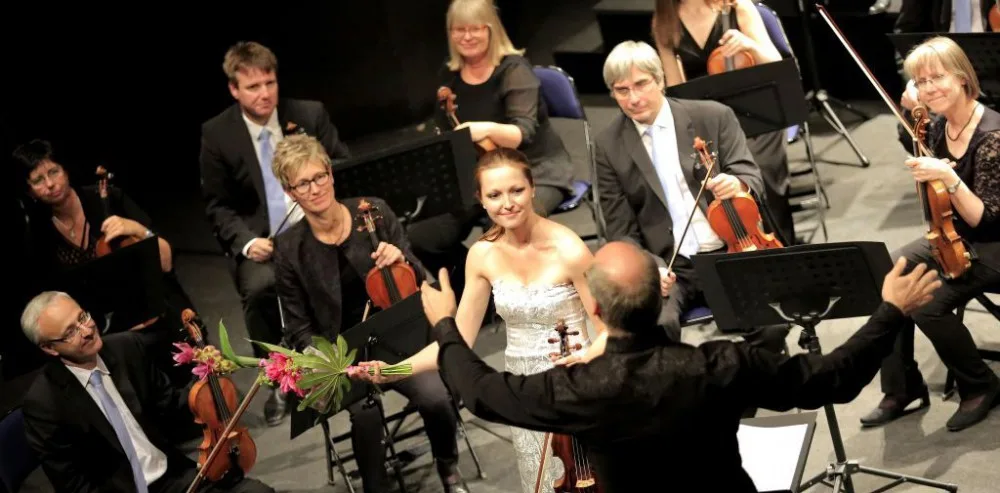 Benefiční koncert byl doplněn vynikajícím sólem přední české violistky Kristiny Fialové.