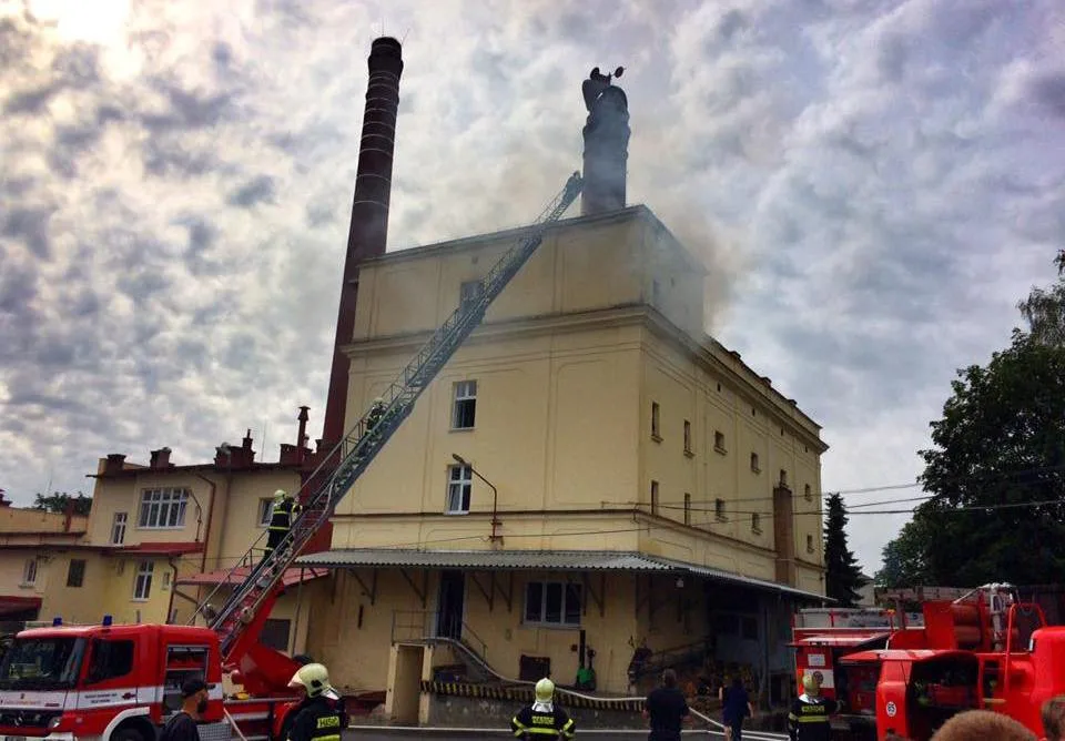 Hasiči likvidovali požár v pivovaru Poutník, škoda se vyšplhala na 750 tisíc korun