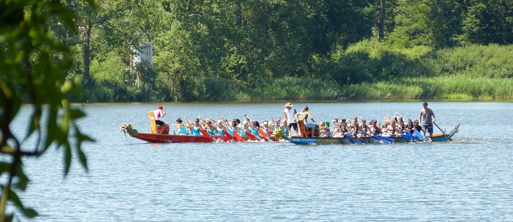 Telčí se opět prohnaly dračí lodě. O vítězství bojovalo devatenáct posádek