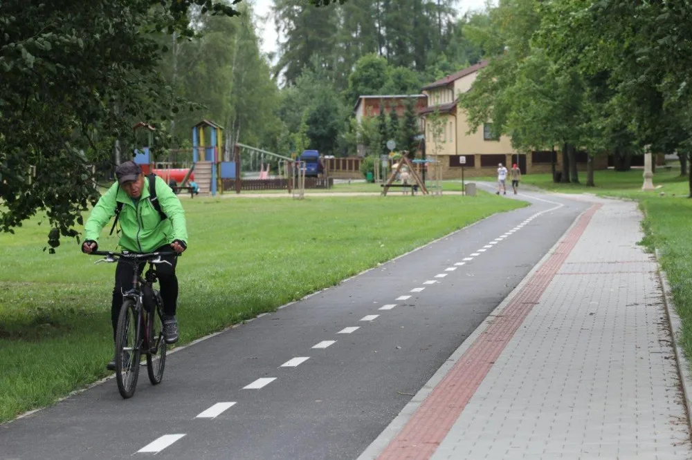 Lidé v Jihlavě mohou využívat nový úsek cyklostezky. Přinesl také nová parkovací místa