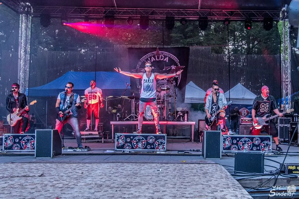 Kapela Walda Gang nově pomáhá Nadačnímu fondu Šťastná hvězda. Vybírají peníze pro nemocného Bedříška