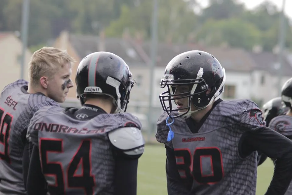 Juniorka Gladiators v premiéře uspěla! Po heroickém výkonu zdolala Ostravu 26:18