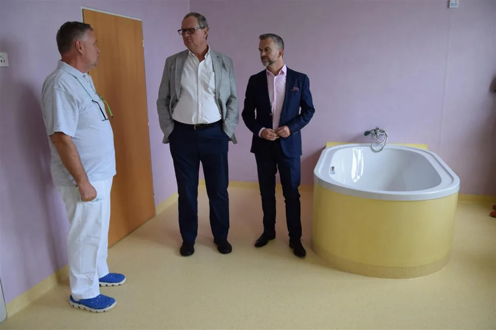 Brodská nemocnice zrekonstruovala porodní sály. Již brzy poslouží maminkám