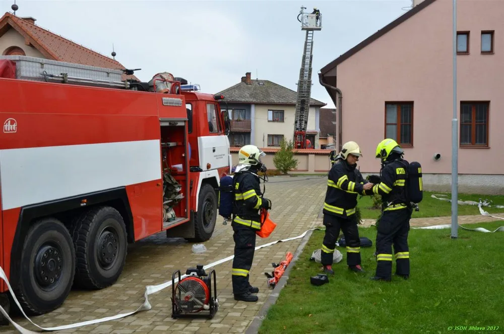 V domově důchodců proběhl nácvik likvidace požáru. Záchranáři testovali připravenost