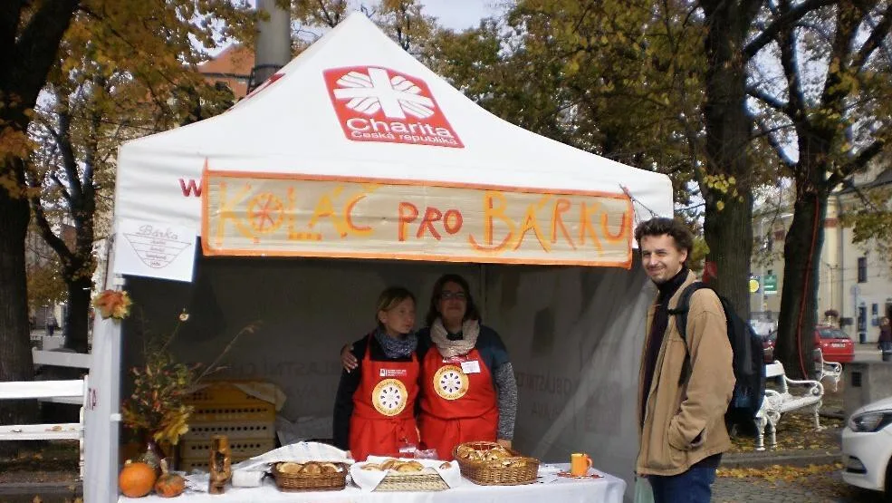 Koláč pro hospic: Lidé v Jihlavě byli štědří, na nemocné se vybralo přes osmnáct tisíc korun