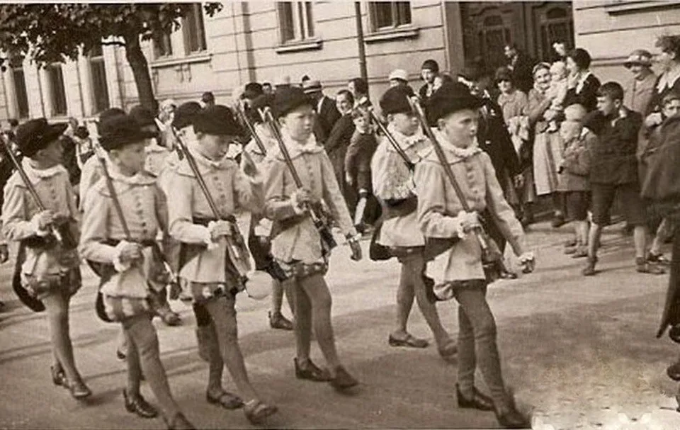 DRBNA HISTORIČKA: Havířské průvody - přes pochybné určení milénia až po vznik krásné tradice