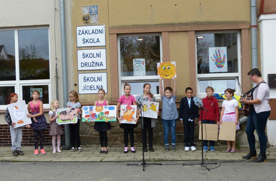 Škola v Dolní Cerekvi slaví výročí. Občerstvení na oslavy připravili sami žáci