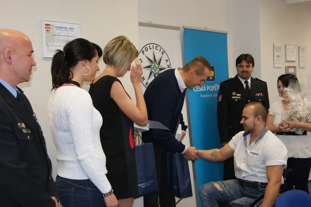 Gentlemany silnici jsou lékař Kaňkovský a sestra Špringerová. Zachránili život motorkáři v Třešti