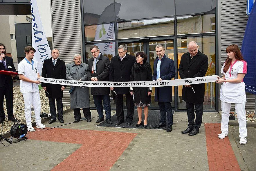 Třebíčská nemocnice otevřela nový chirurgický pavilon. První pacienty přijme v lednu