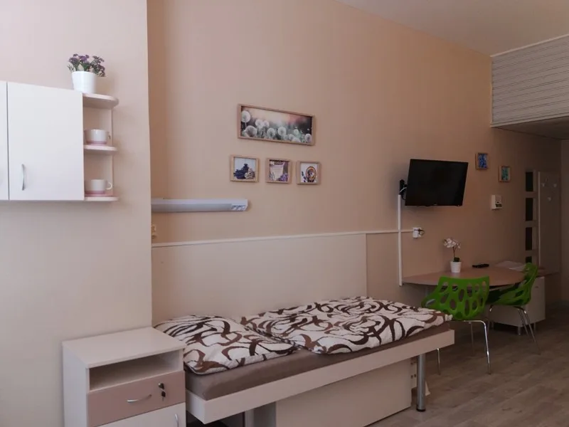 Maminky nedonošených dětí v jihlavské nemocnici využívají komfort opravených pokojů