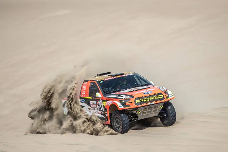 Martin Prokop vyhrál závod v Abú Dhabí a dostal se do čela Světového poháru v cross country rallye