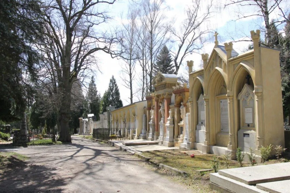 Jihlava opraví hrobky na zdi ústředního hřbitova. Vyhrazeno je šest set tisíc korun