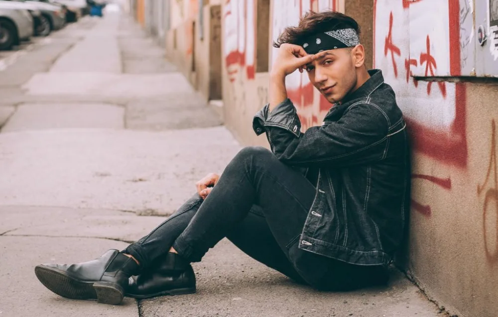 Na jedenáctý ročník taneční soutěže Amen khelas přijede opět zpěvák Jan Bendig