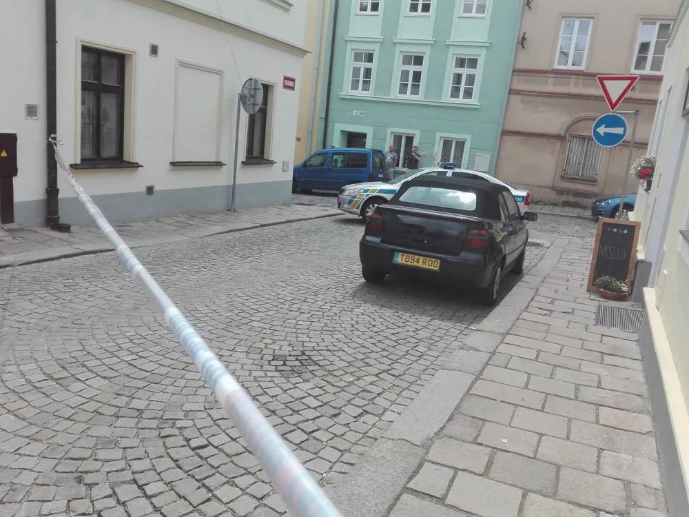 Jihlavskou Smetanovu ulici od dnešního dopoledne hlídají těžkooděnci