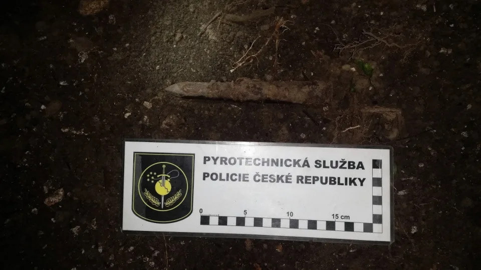 Při zahrádkáření objevil muž nevybuchlou munici. Šlo o protipancéřový náboj