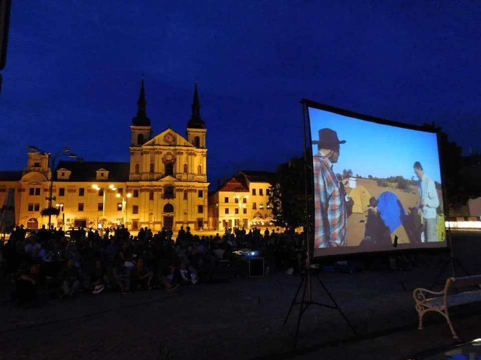 KULTURNÍ TIPY: Letní kina, divadla pod širým nebem a festivaly