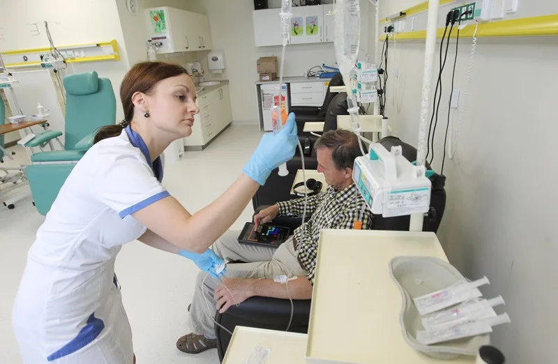 FOTO: V jihlavské nemocnici funguje již pátý Vánoční pokoj, zpříjemní pobyt během chemoterapie