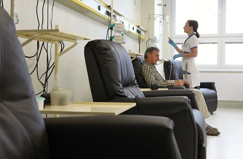 FOTO: V jihlavské nemocnici funguje již pátý Vánoční pokoj, zpříjemní pobyt během chemoterapie