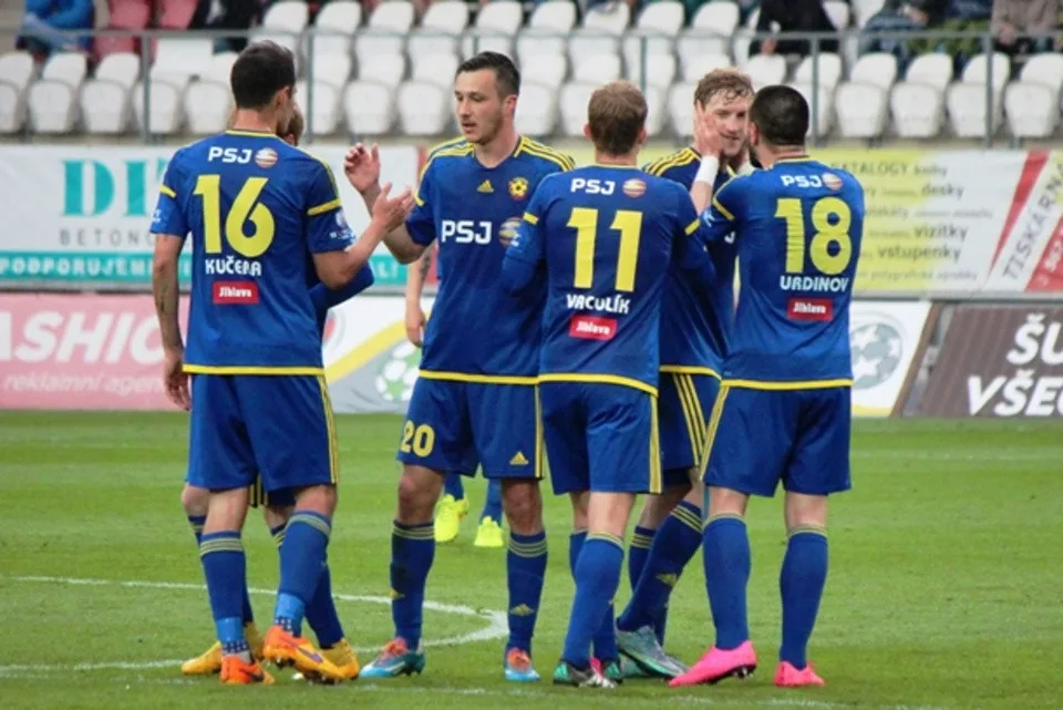 Vysočina vyhrála ve Znojmě 3:0 a vévodí druholigové tabulce