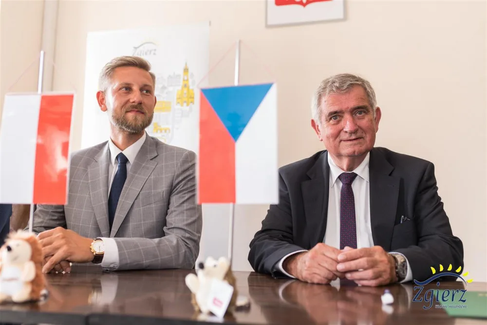 Primátor Zgierzu Przemysław Staniszewski (vlevo) s jihlavským primátorem Rudolfem Chloupkem (vpravo)