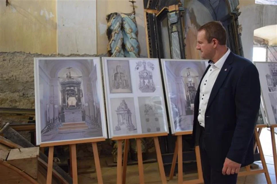 náměstek hejtmana Kraje Vysočina pro oblast ekonomiky a majetku Martin Kukla na návštěvě hradní kaple na Kámeni