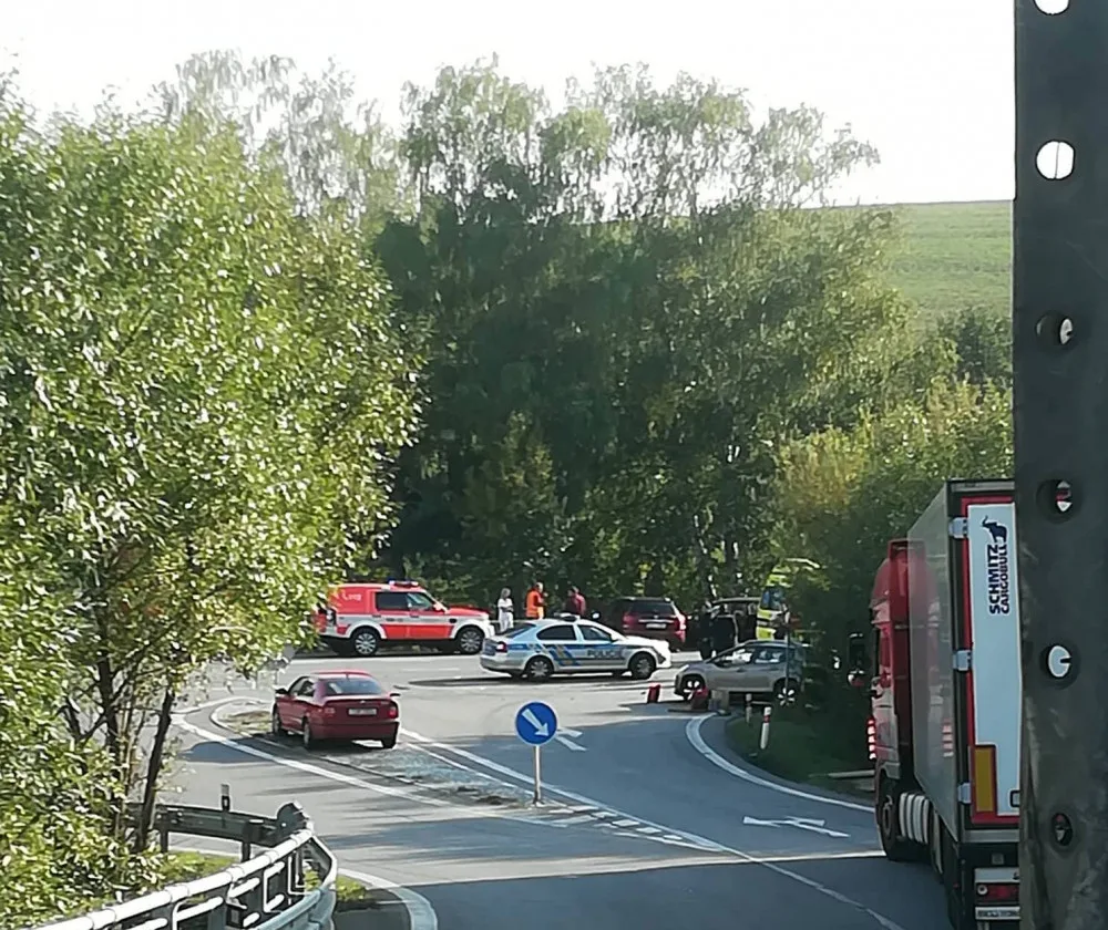 Dvě hromadné nehody na pelhřimovské výpadovce: Jedenáct zraněných a dopravní kolaps
