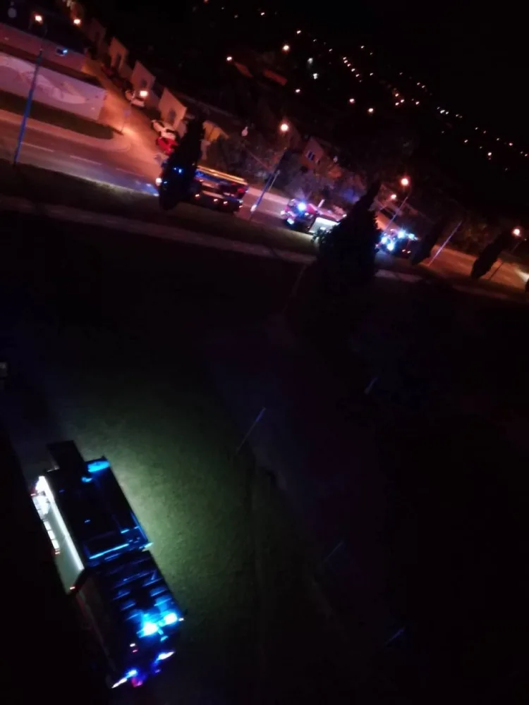 V Jihlavě na Dolině hořelo v jednom z bytů, v péči lékařů skončilo šest lidí