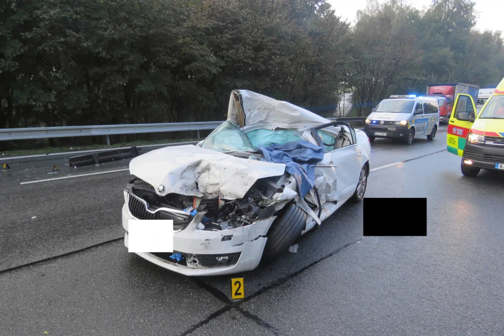 Další oběť na dálnici D1: Řidič osobáku zemřel po střetu s nákladním autem
