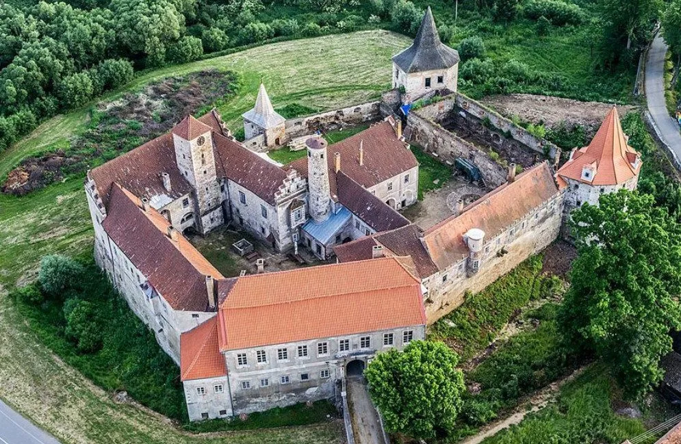 Zámek v Červené Řečici