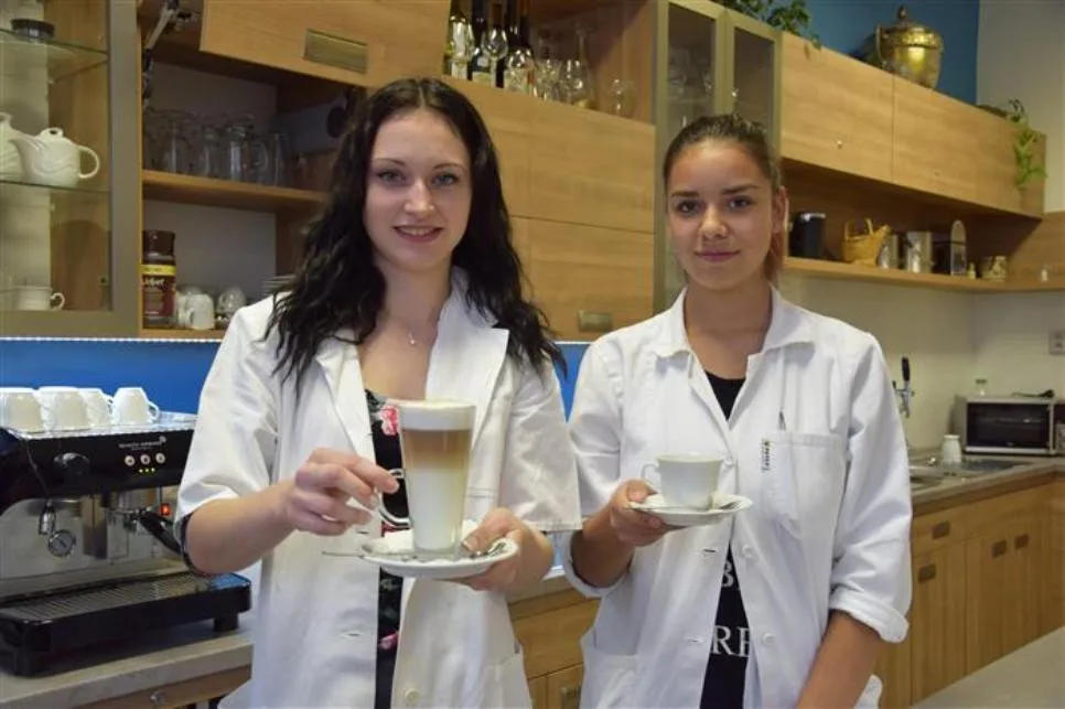 Jihlavská škola hostí studenty z Francie: Snídáte a večeříte moc brzy, diví se českým zvykům 