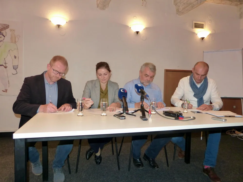 zleva Petr Laštovička (ODS), Karolína Koubová (Fórum Jihlava), Jaromír Kalina (KDU - ČSL), Vít Zeman (Žijeme Jihlavou!)