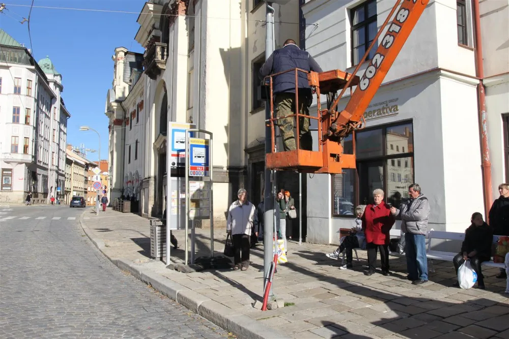 Jihlava má dvacítku chytrých zastávek. Jsou třeba na Březinkách nebo u nemocnice