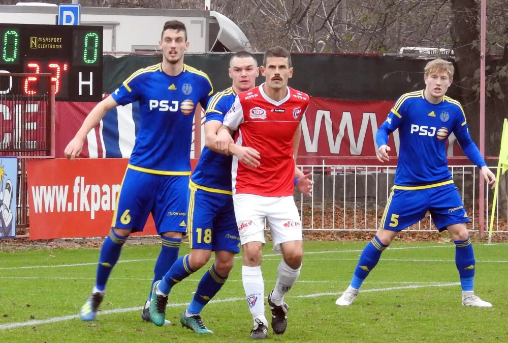 Fotbalová Vysočina se s podzimem rozloučila jedním bodem. V Pardubicích remizovala 0:0
