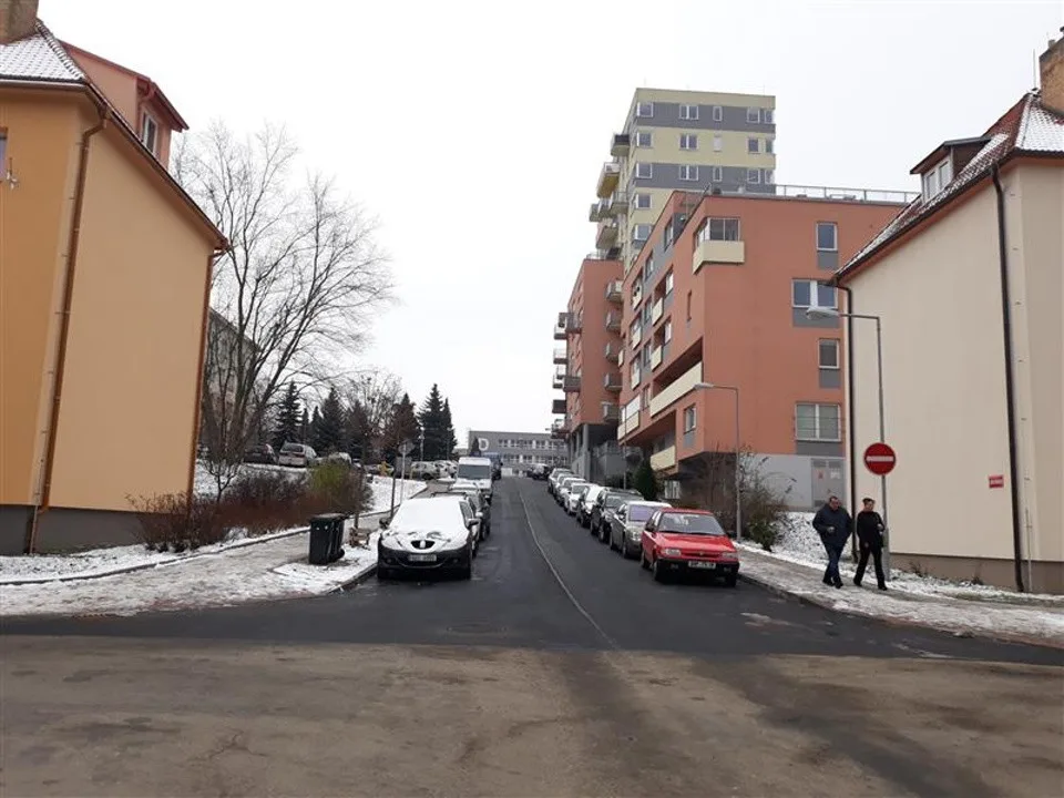 O měsíc dříve, než bylo plánováno. Město dokončilo opravu hlučné ulice Dr. Procházky