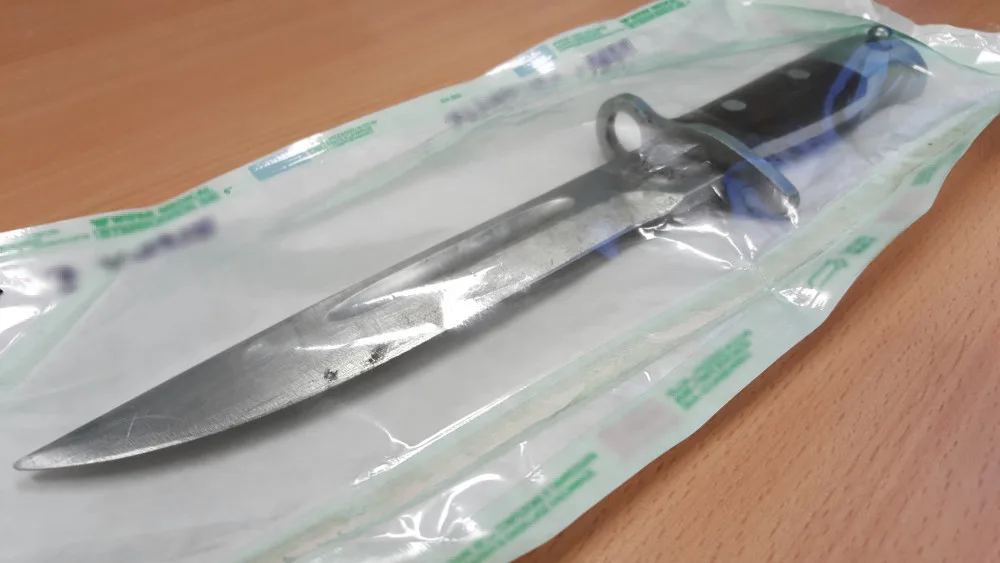 Nůž, kterým muž napadl policisty